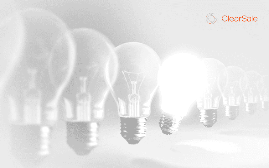 uma lâmpada iluminada fazendo alusão à inovação empresarial